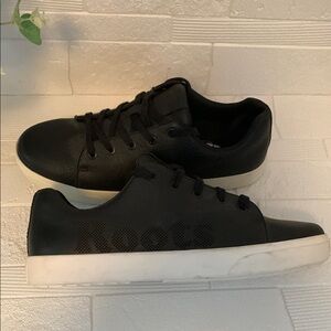 Roots Black Sneakers with Low-Top Design and Rubber Sole